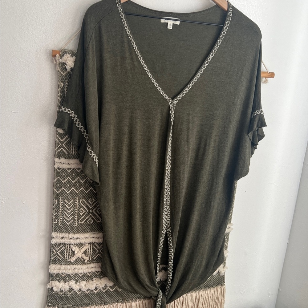 Olive green stitch detail short sleeve blouse. Size medium.